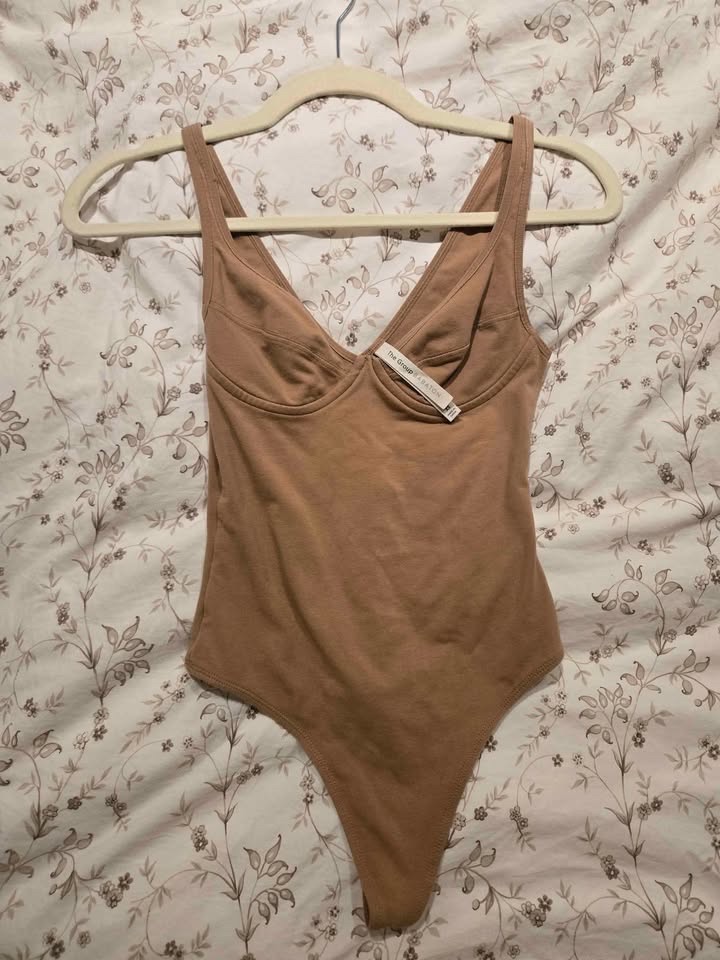 Group By Babaton (Aritzia) Skylark Bodysuit, Honey Beige, Size Xs